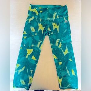 NWT Adidas Cropped Mid-Rise Leggings. Size Medium